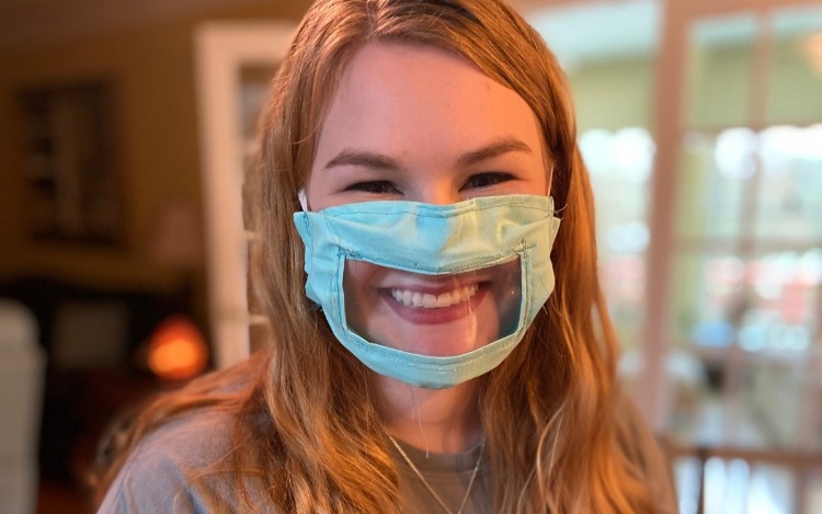 También te puede interesar esta nota... Coronavirus: una estudiante de 21 años creó unas mascarillas para personas con discapacidad auditiva
